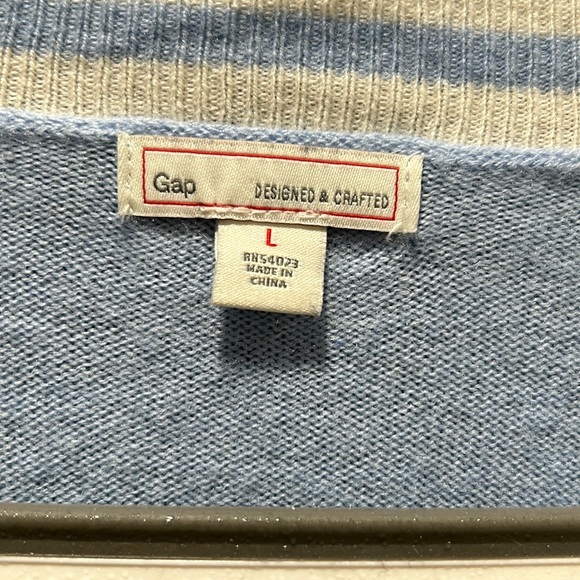 GAP • Preppy V-Neck Sweater • Powder Blue with White Collar • Large - Picture 2 of 3